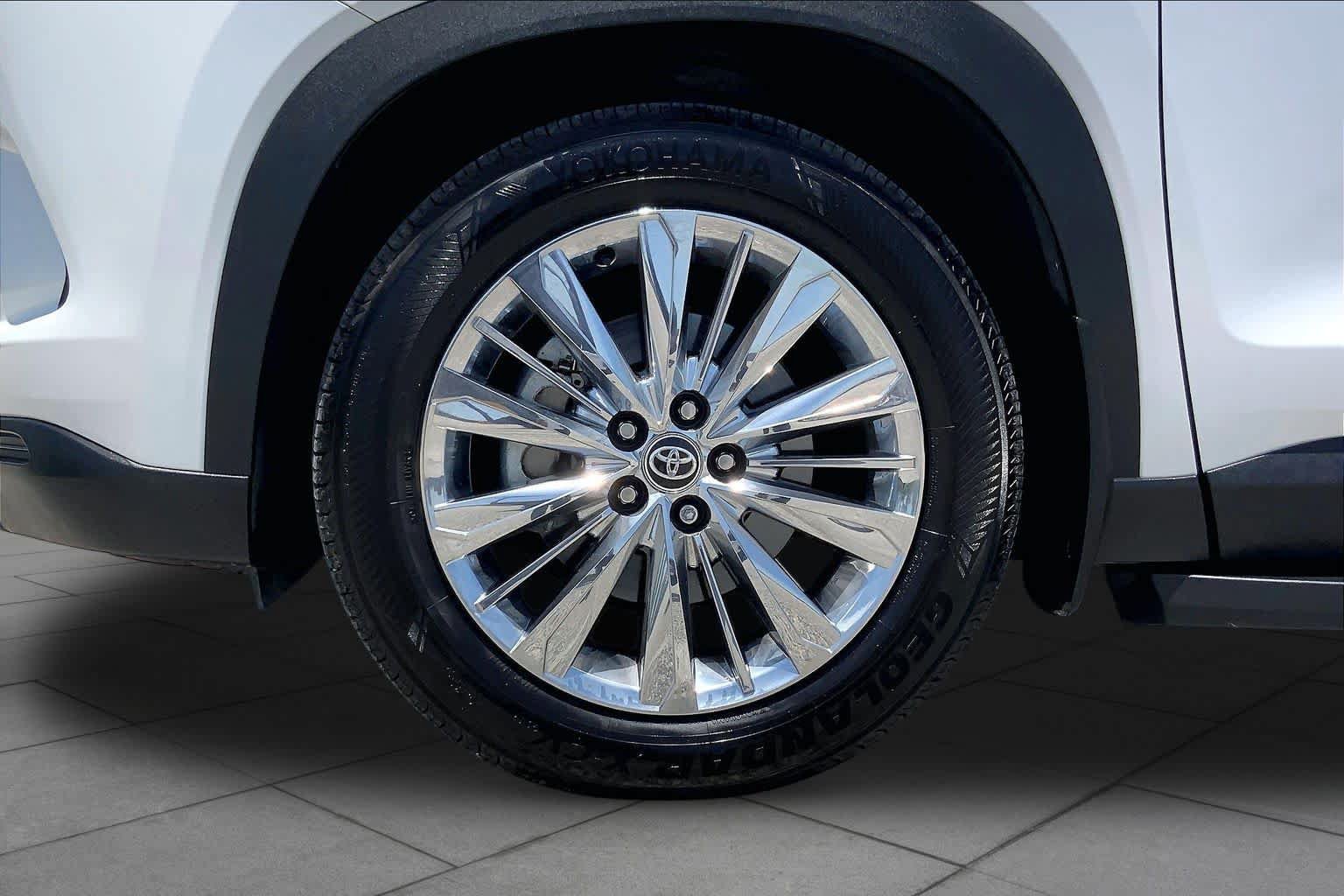 Used 2026 Toyota Grand Highlander AWD image 11