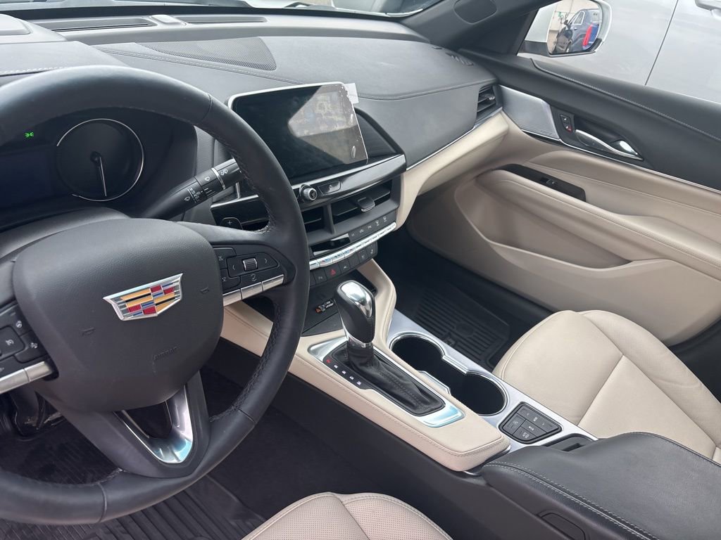 Used 2025 Cadillac CT4 Premium Luxury image 8