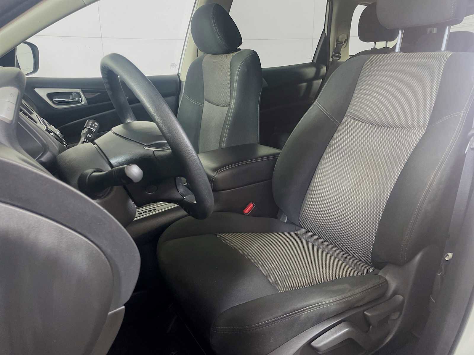 Used 2020 Nissan Pathfinder S image 17