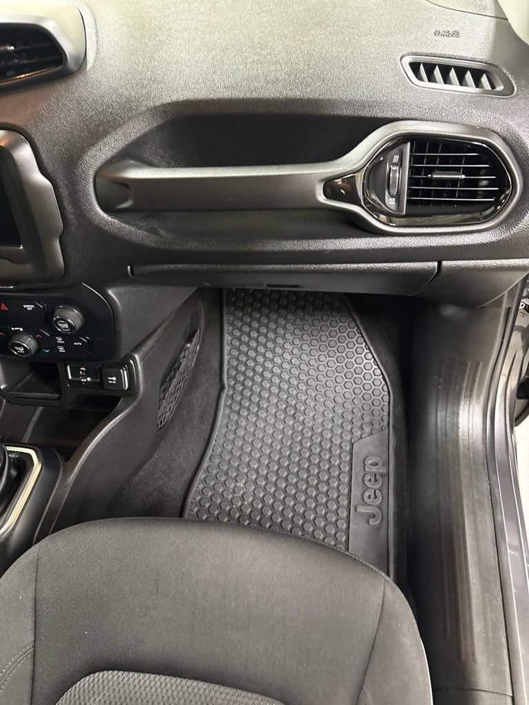 Used 2020 Jeep Renegade Altitude FWD image 25