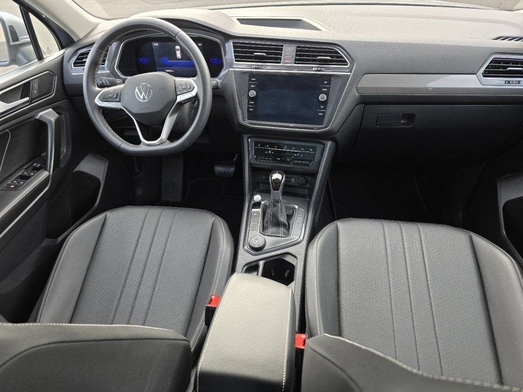 Used 2023 Volkswagen Tiguan SE AWD/4WD image 18