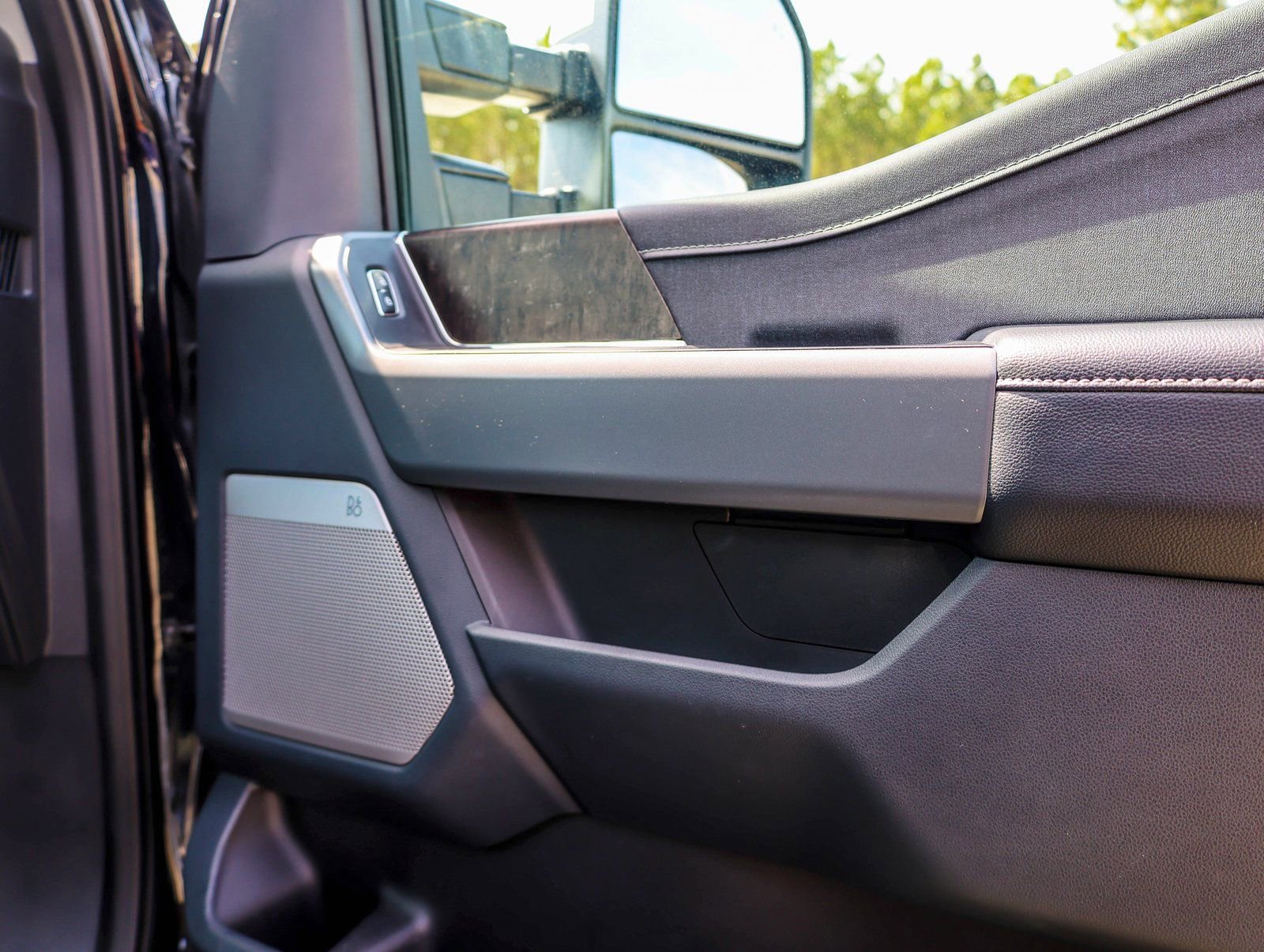 Used 2022 Ford F150 Lariat image 13