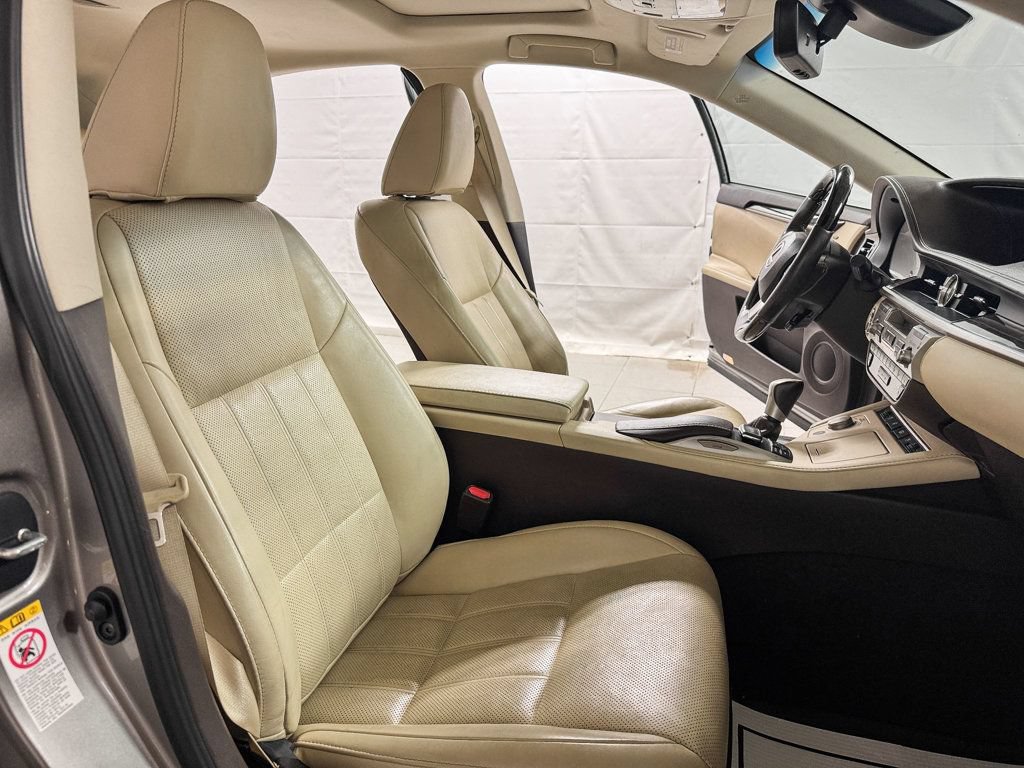 Used 2017 Lexus ES 350 w/ Luxury Pkg & Navigation w/ Luxury Package FWD image 12