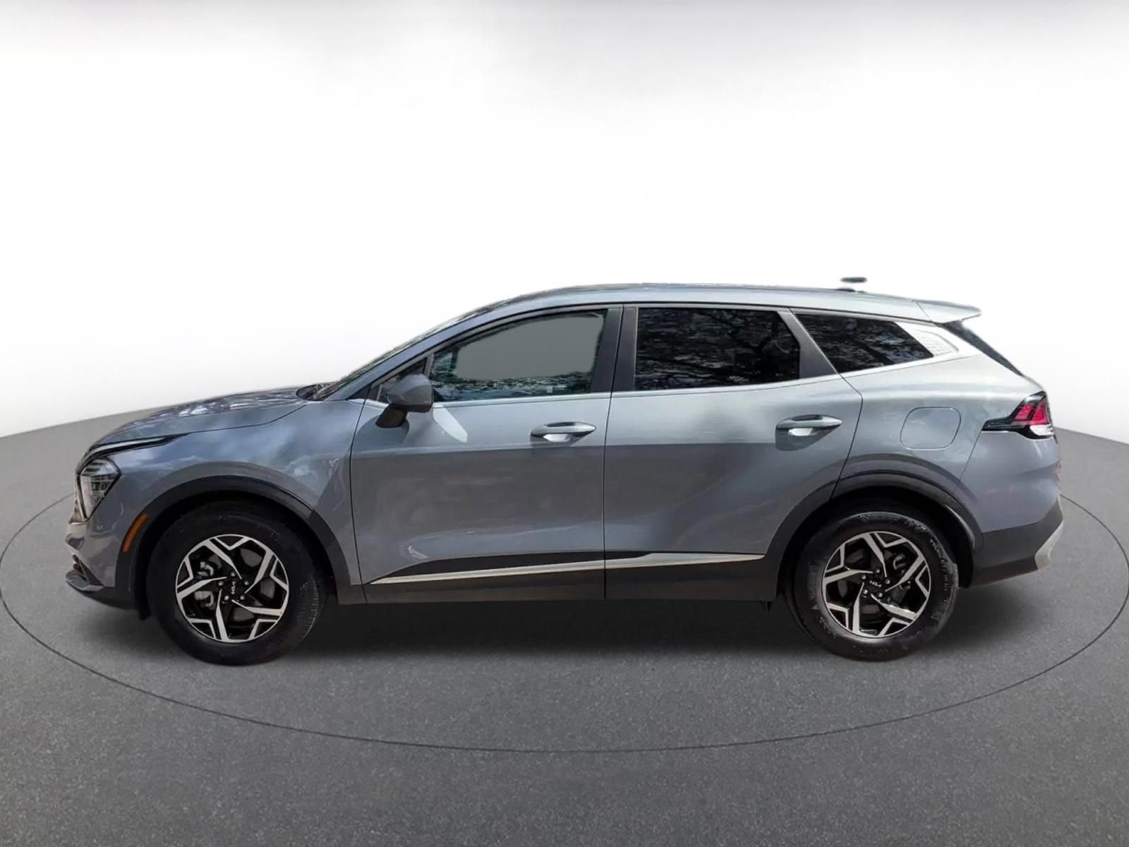 Used 2025 Kia Sportage LX FWD image 9