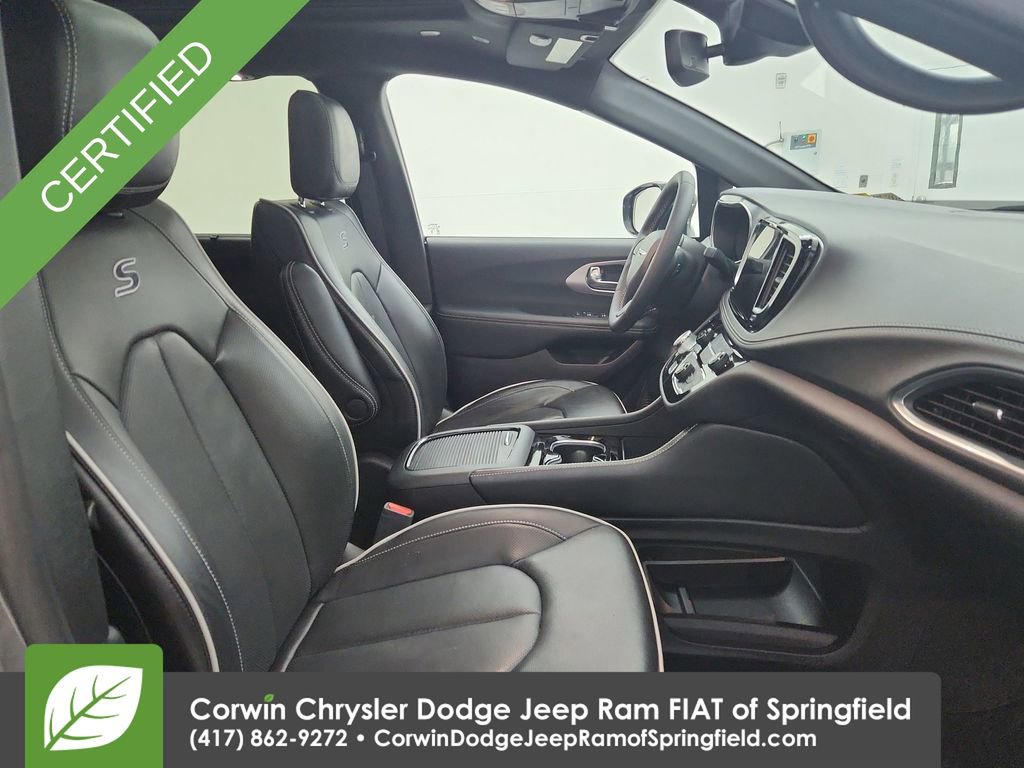 Certified 2025 Chrysler Pacifica Limited image 35