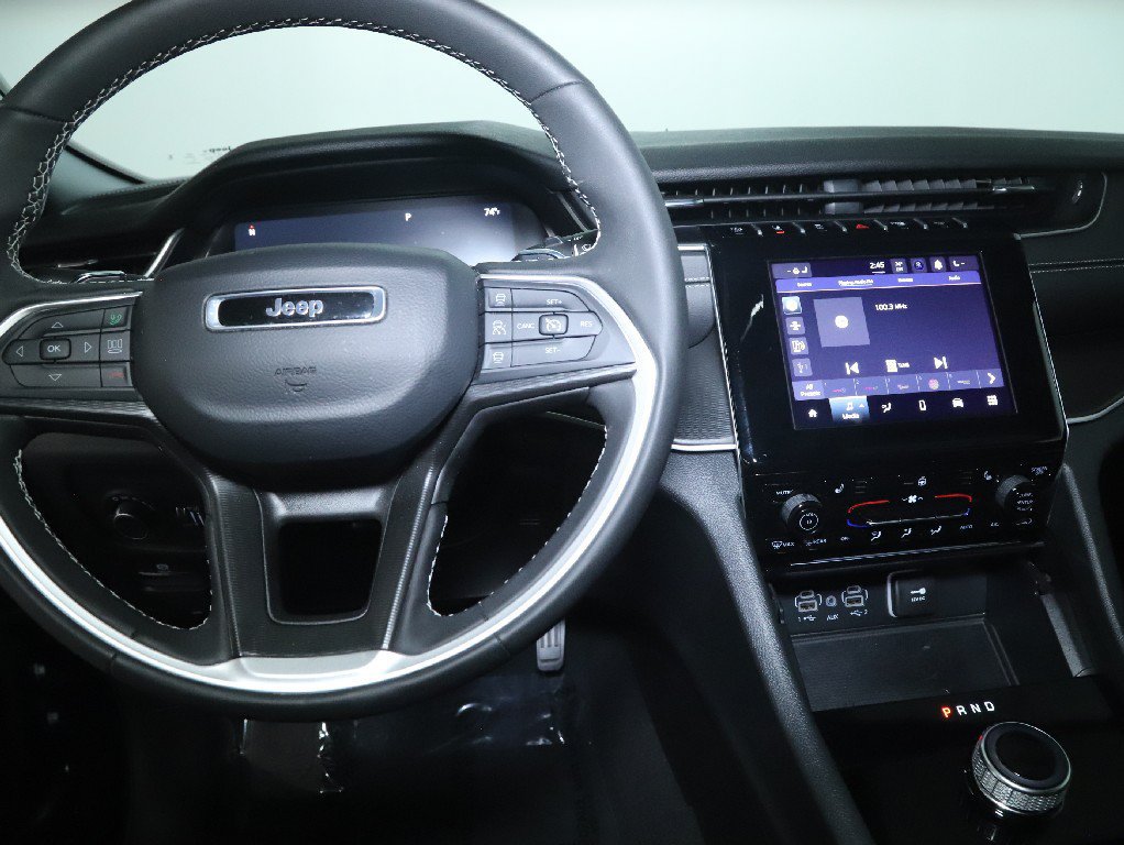 Used 2025 Jeep Grand Cherokee Altitude AWD/4WD image 28
