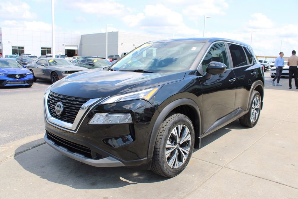 Used 2023 Nissan Rogue SV image 3