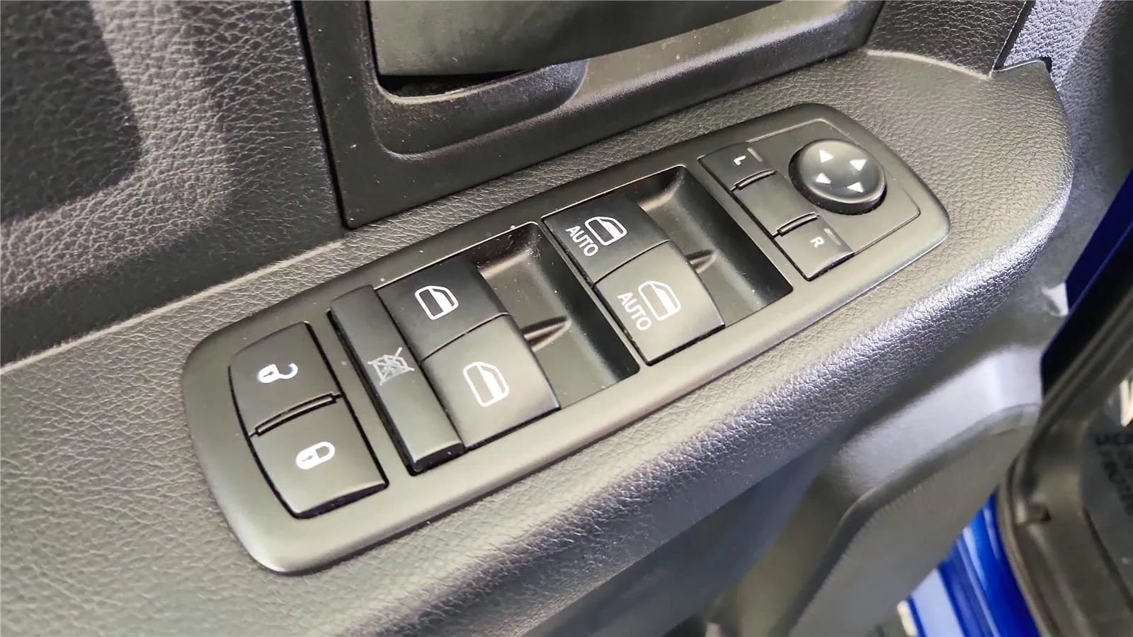 Used 2015 RAM 1500 Express AWD/4WD image 29