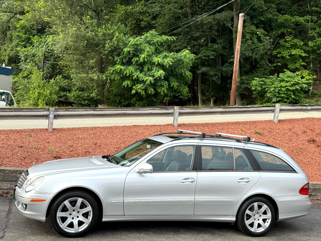 Used 2008 Mercedes-Benz E 350 4MATIC Wagon image 2