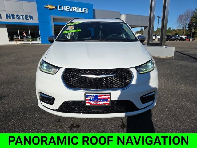 Used 2023 Chrysler Pacifica Limited FWD image 3