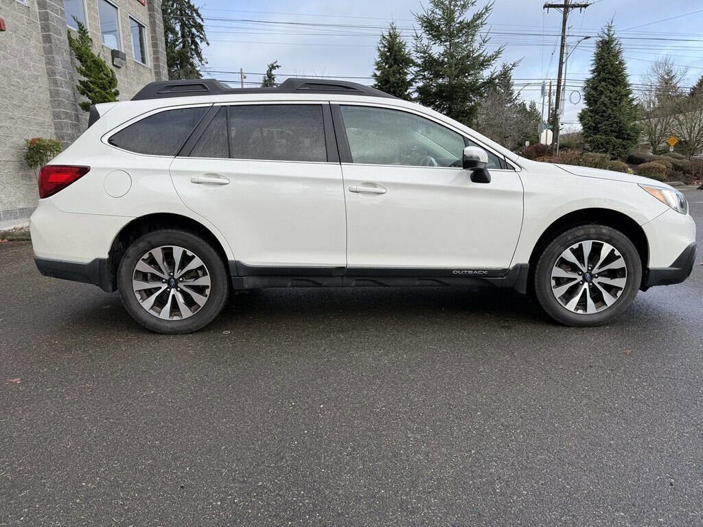 Used 2015 Subaru Outback 2.5i Limited image 3