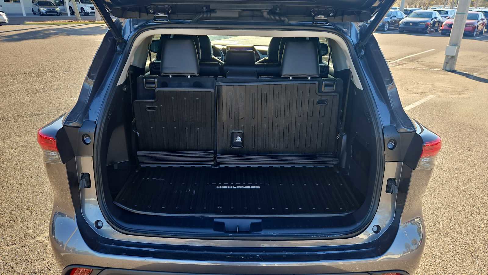 Used 2023 Toyota Highlander XLE image 21
