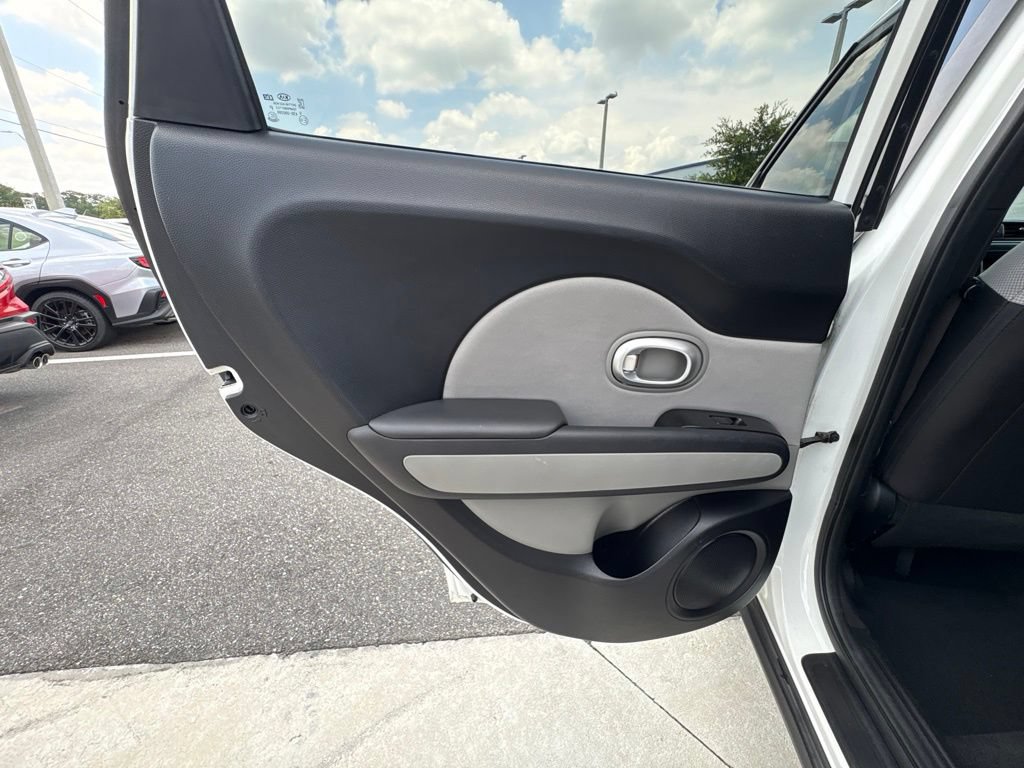 Used 2016 Kia Soul FWD image 13