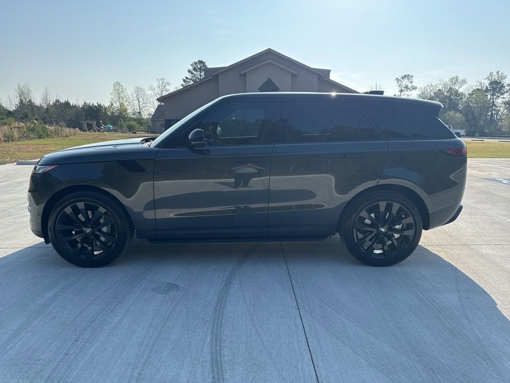 Used 2025 Land Rover Range Rover Sport SE image 2