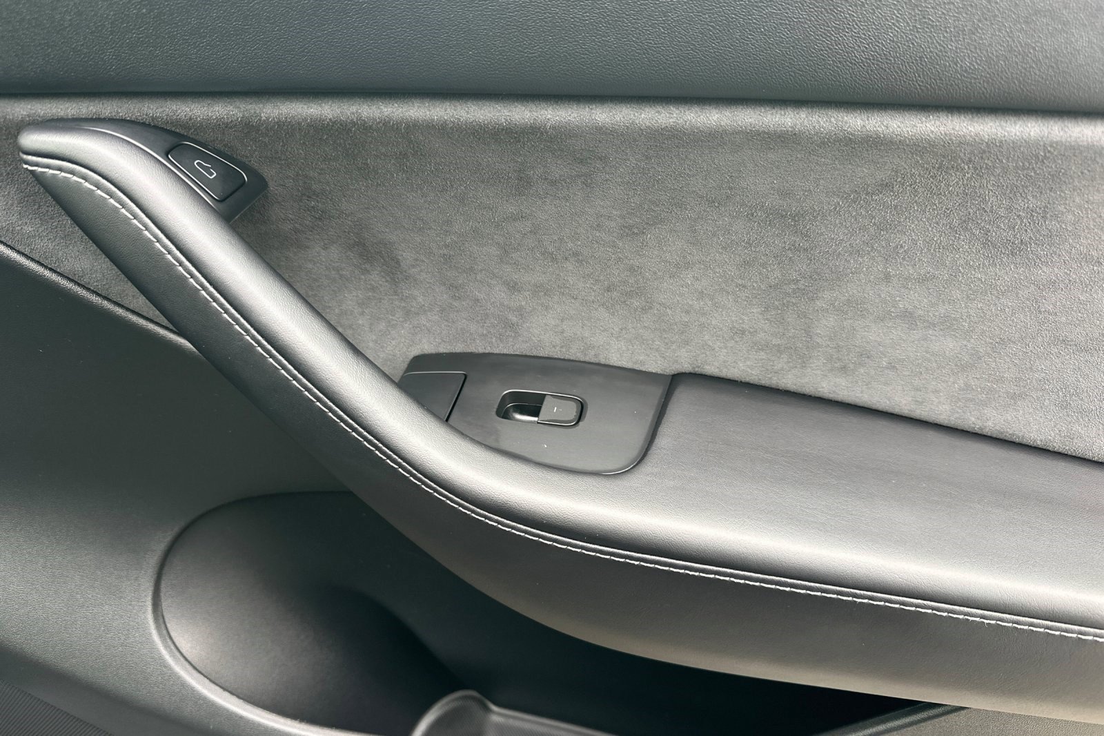 Used 2022 Tesla Model Y Long Range image 22