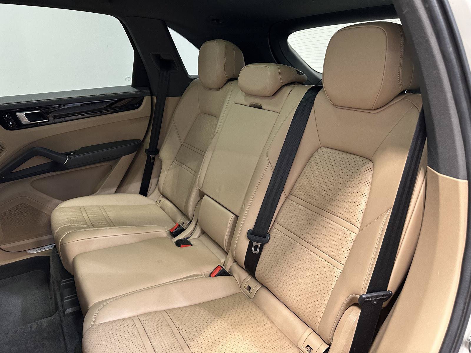 Used 2020 Porsche Cayenne AWD/4WD image 34
