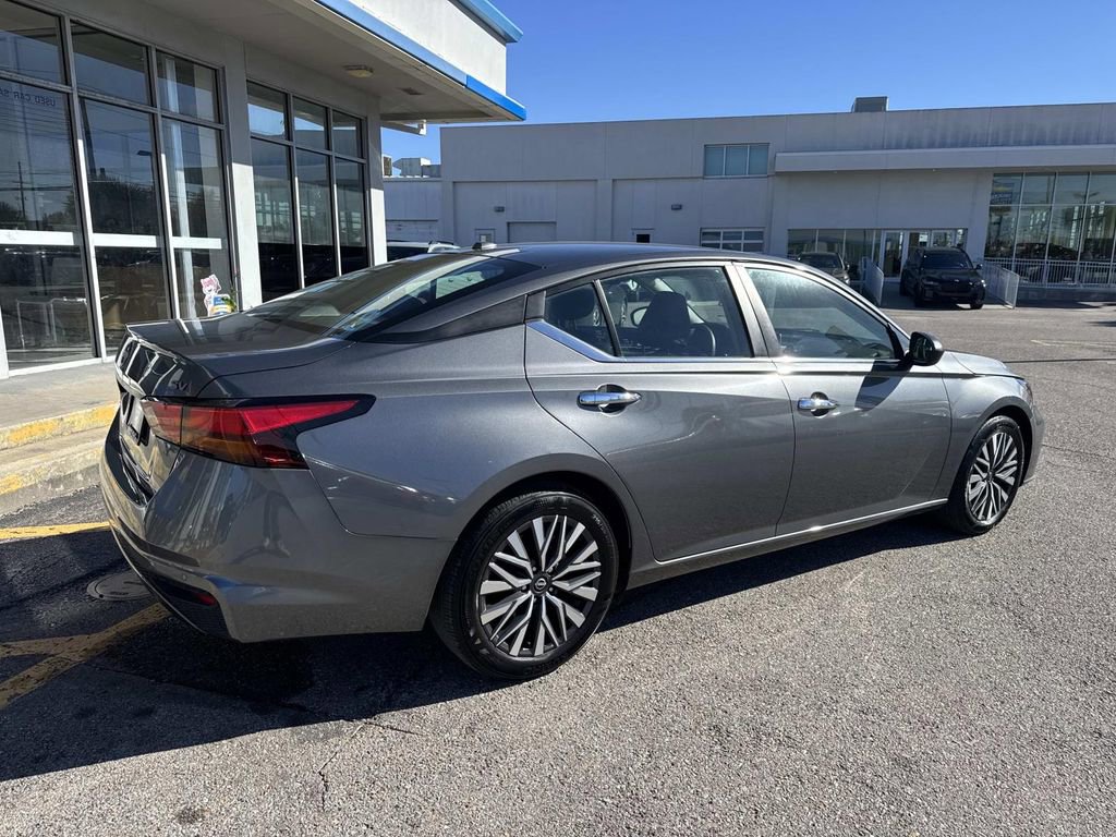 Used 2024 Nissan Altima 2.5 SV image 8