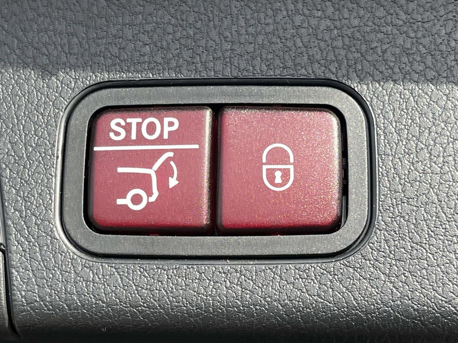 Certified 2025 Mercedes-Benz GLB 250 image 12