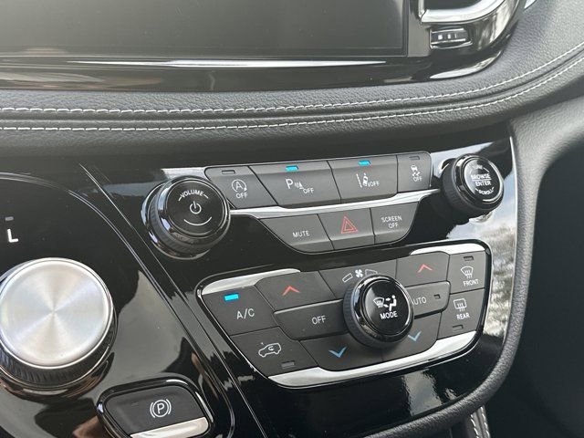 New 2026 Chrysler Pacifica Limited w/ S Appearance Package image 25