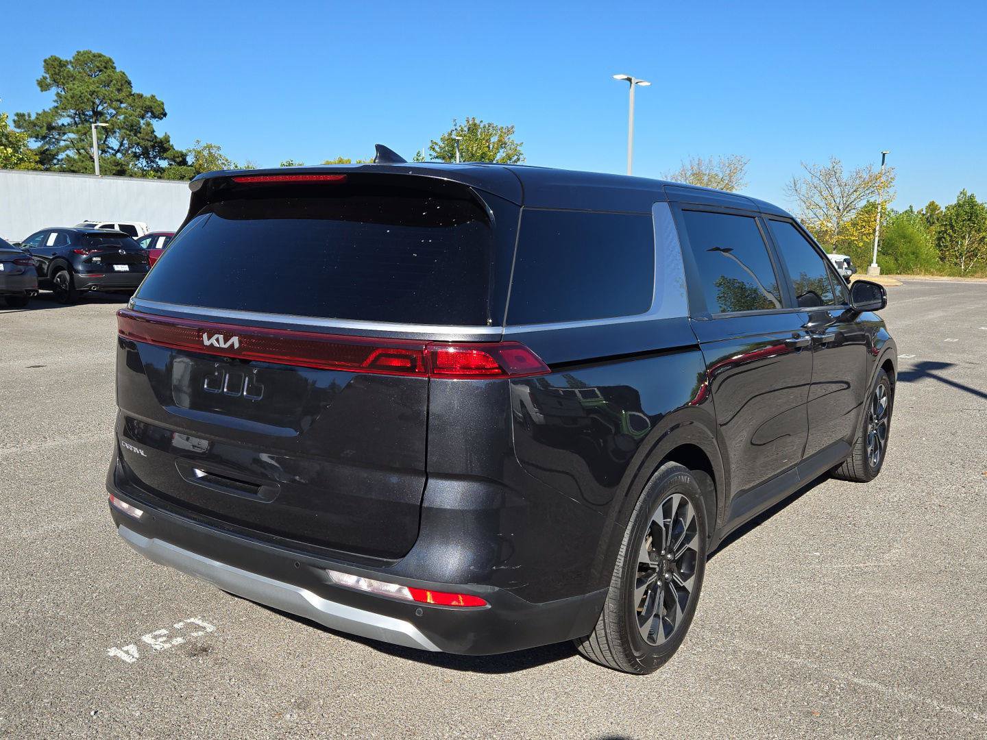 Used 2024 Kia Carnival EX FWD image 7