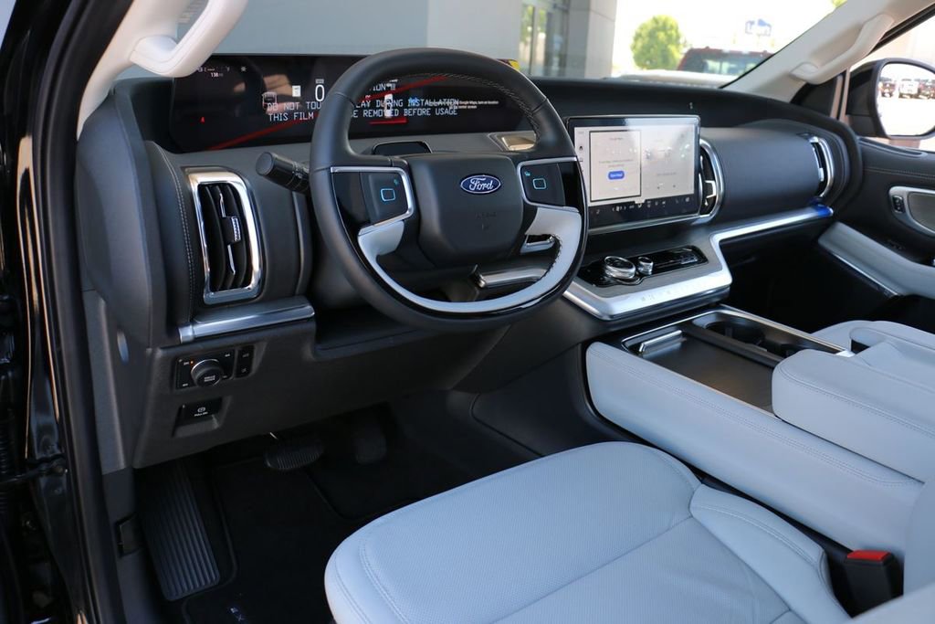 New 2025 Ford Expedition Platinum w/ Driver's Package image 17