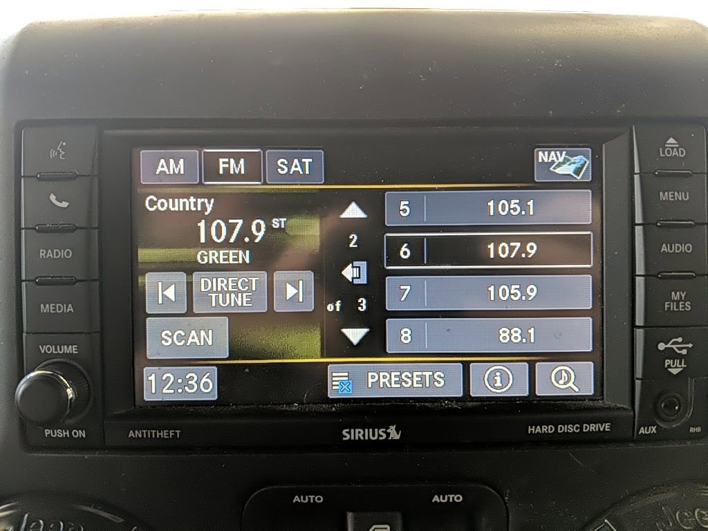 Used 2017 Jeep Wrangler Unlimited Rubicon image 15