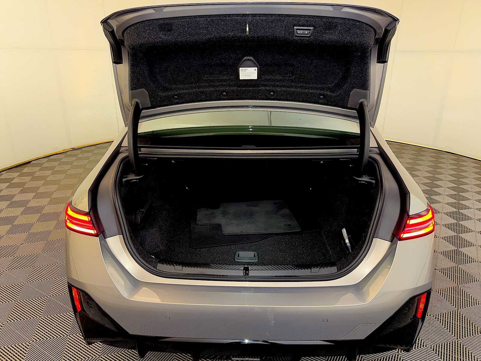 Used 2024 BMW i5 M60 w/ Premium Package image 23