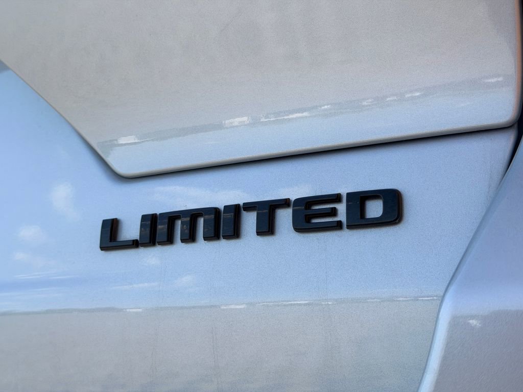 Used 2024 Jeep Grand Cherokee Limited w/ Black Appearance Package RWD image 19