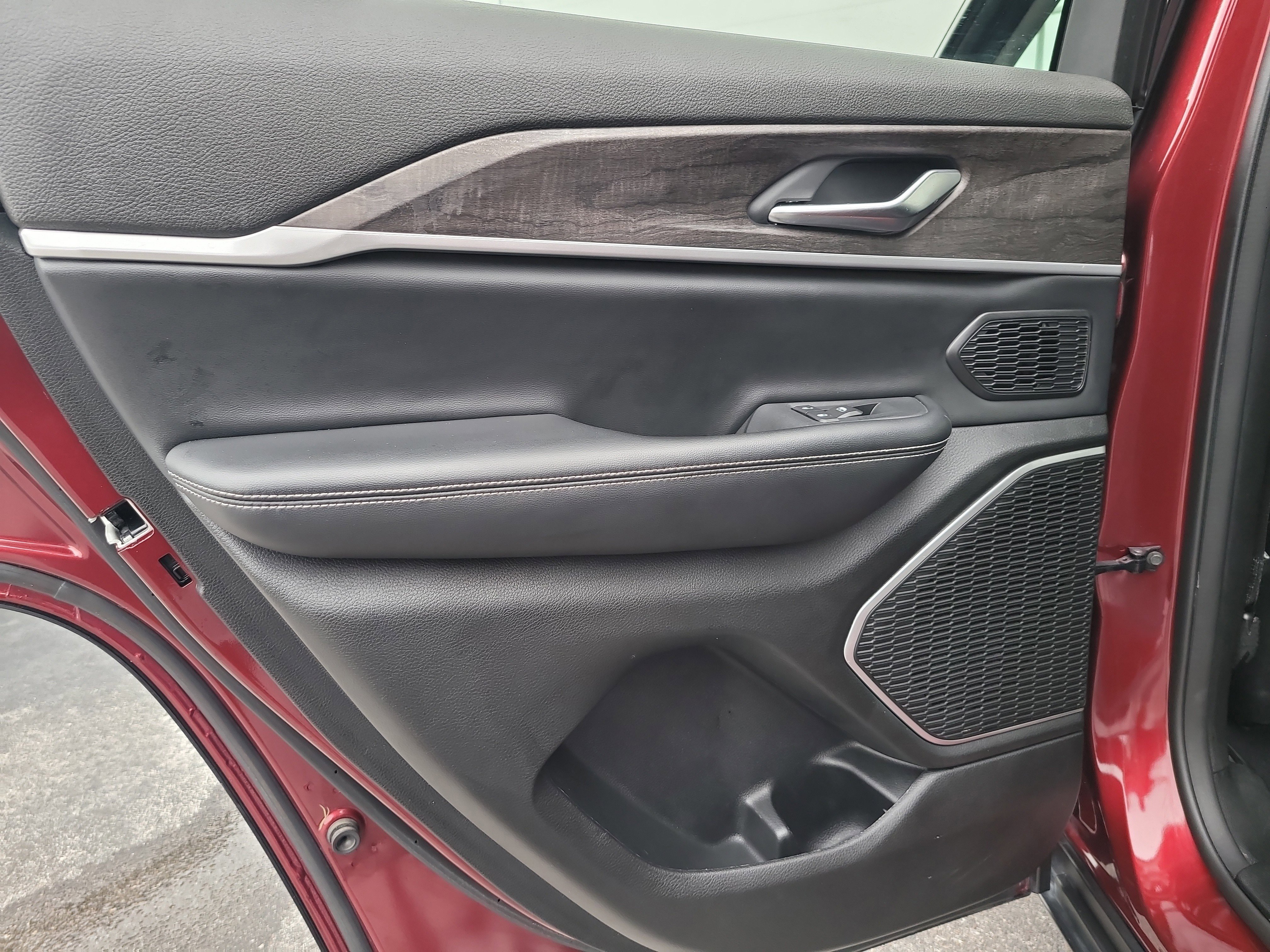 Used 2023 Jeep Grand Cherokee Limited image 10