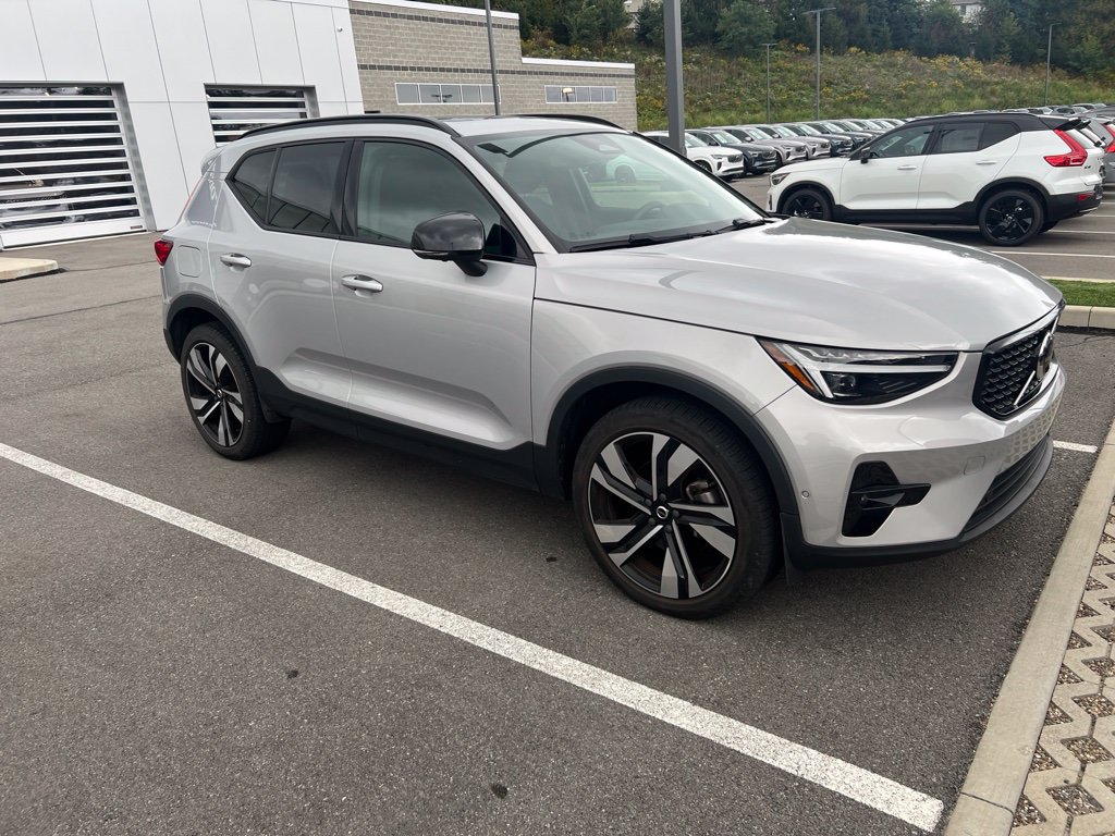 Certified 2023 Volvo XC40 B5 Ultimate w/ Climate Package AWD/4WD image 10