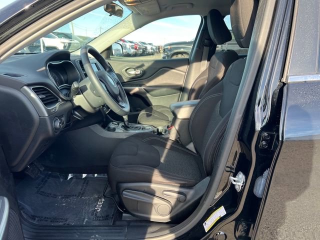 Used 2019 Jeep Cherokee Latitude w/ Popular Appearance Group image 13