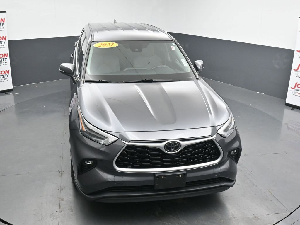 Used 2021 Toyota Highlander LE AWD/4WD image 28