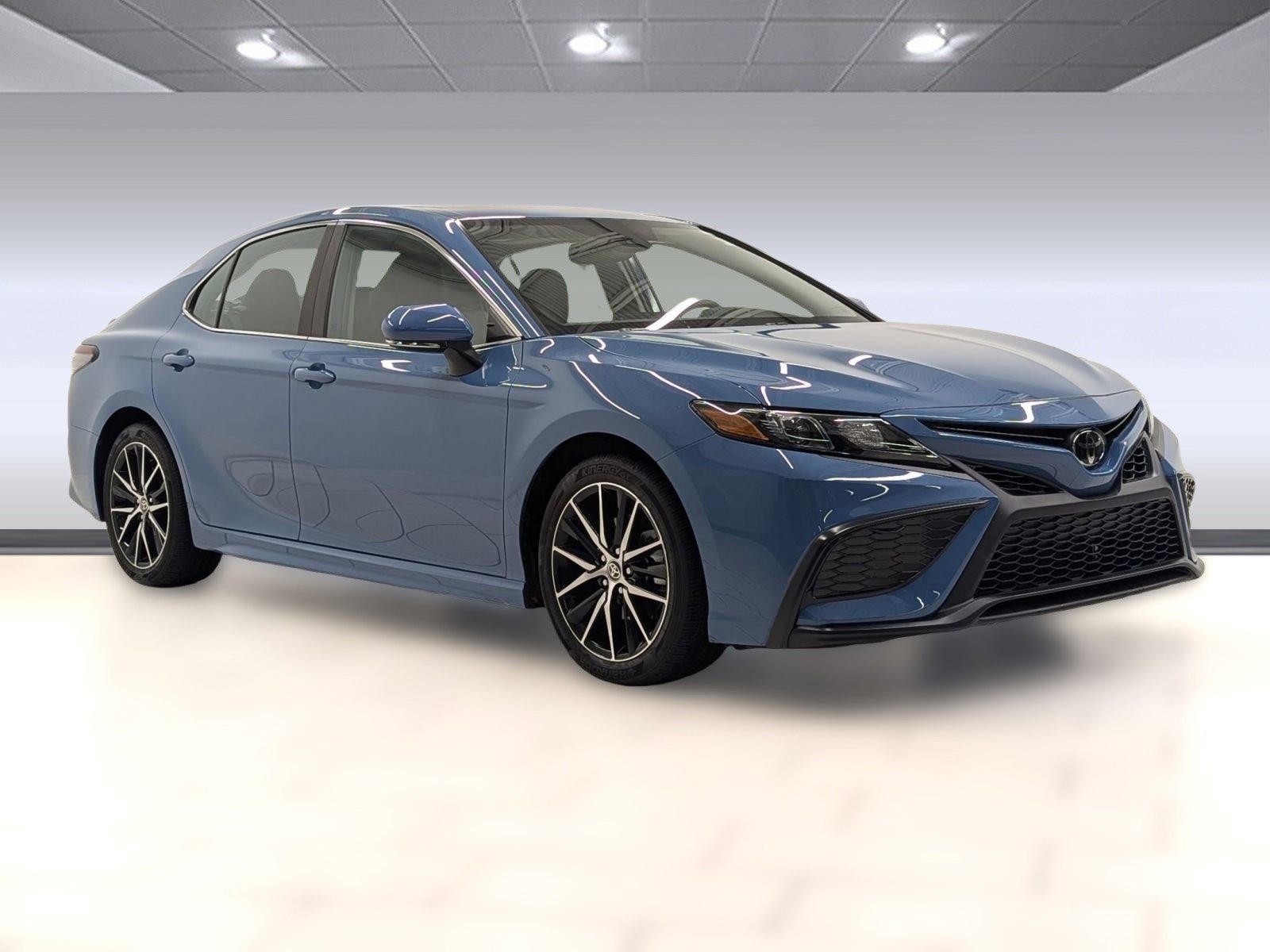 Used 2023 Toyota Camry SE image 6