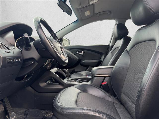 Used 2011 Hyundai Tucson GLS w/ Navigation Pkg 2 AWD/4WD image 16