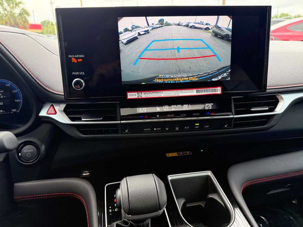 Used 2025 Toyota Sienna XSE image 17