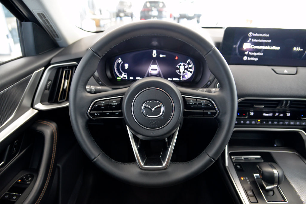 Certified 2026 MAZDA CX-90 Plug-In Hybrid w/ Preferred AWD/4WD image 18