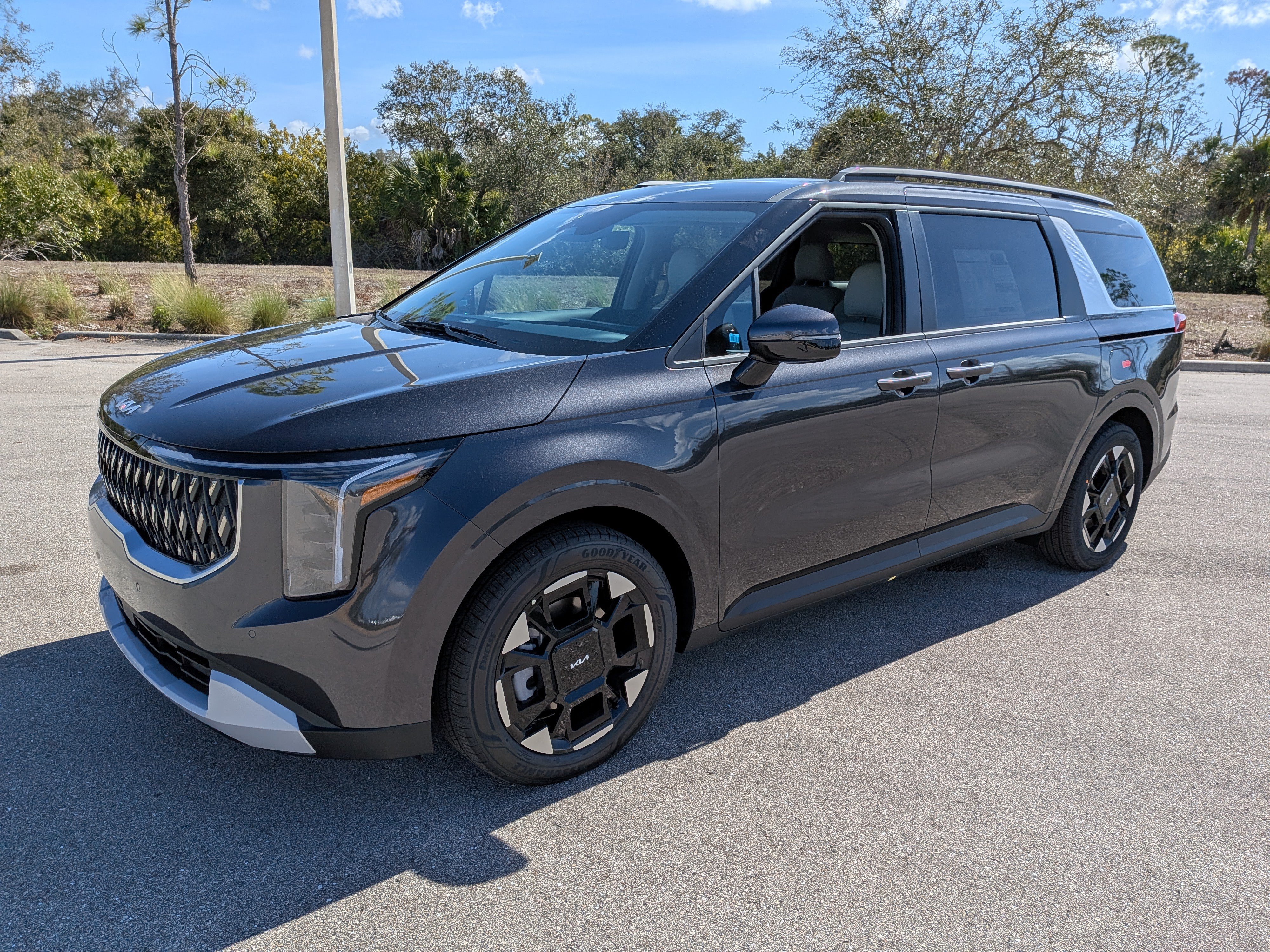 New 2026 Kia Carnival EX FWD image 9