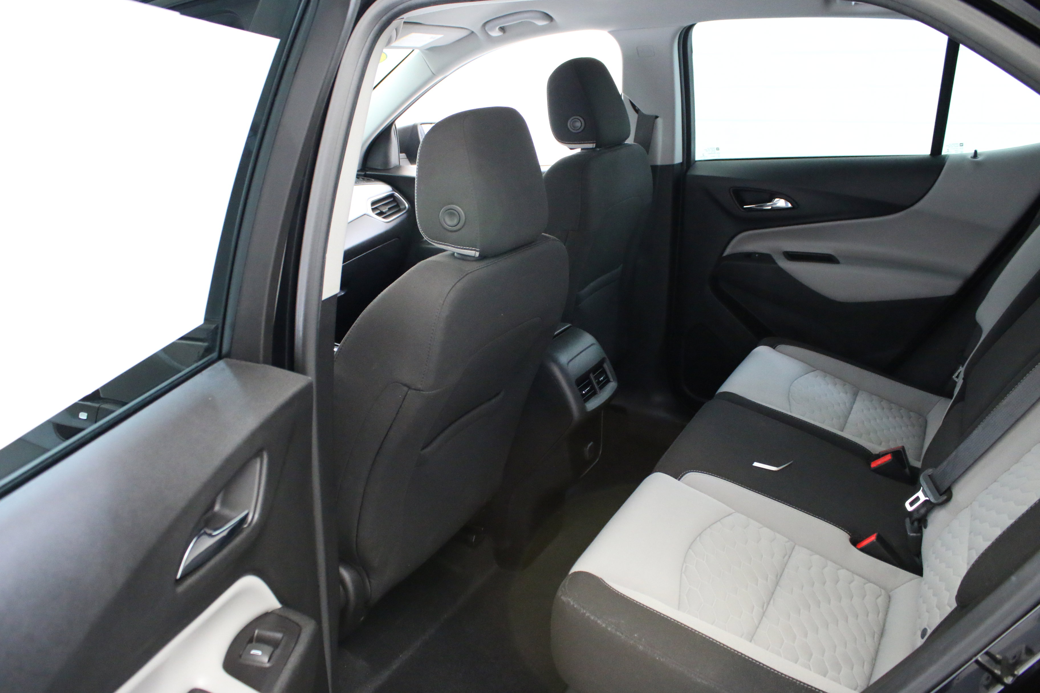 Used 2018 Chevrolet Equinox LS FWD image 26