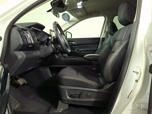 Used 2022 Nissan Pathfinder SV AWD/4WD image 16