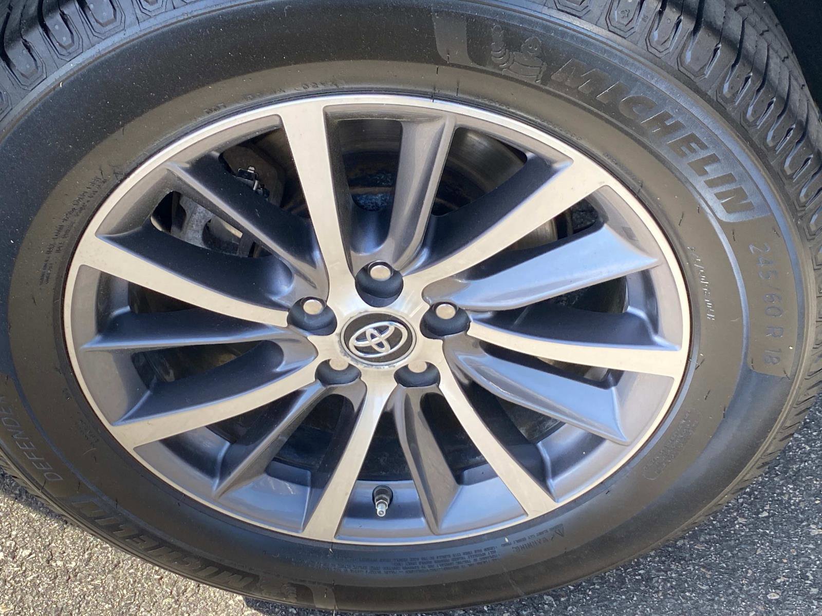 Used 2019 Toyota Highlander XLE image 28