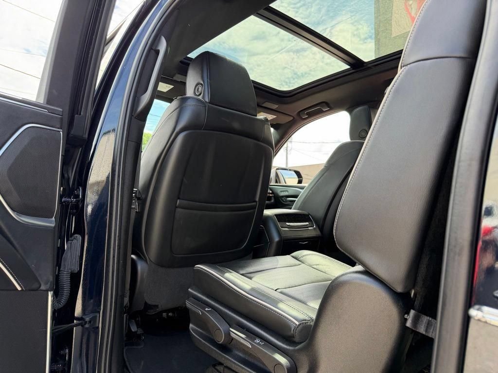 Used 2022 Cadillac Escalade ESV Premium Luxury AWD/4WD image 22