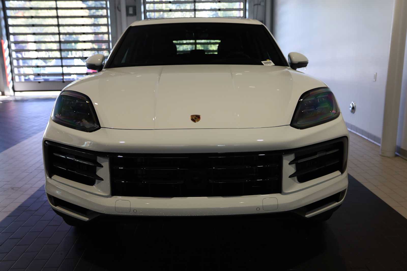 Used 2025 Porsche Cayenne AWD/4WD image 10