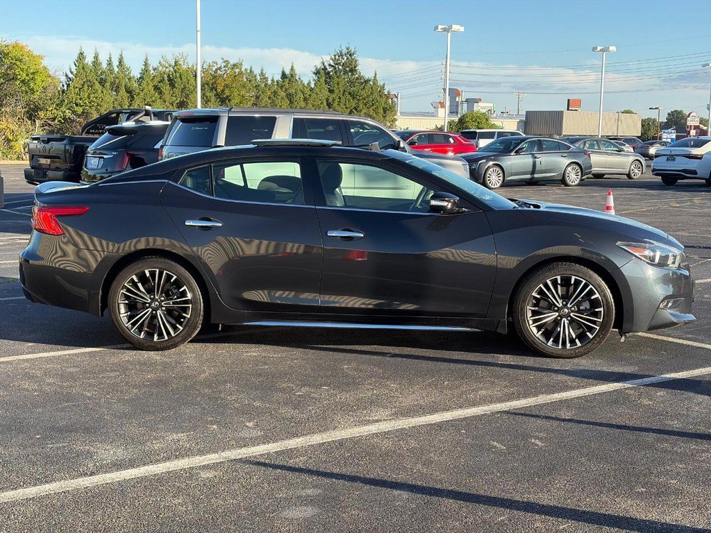 Used 2016 Nissan Maxima Platinum w/ Interior Lighting Package FWD image 2