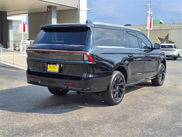 New 2025 Lincoln Navigator L Reserve image 2