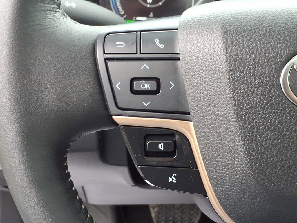 Used 2025 Toyota Crown Limited w/ Advanced Technology Package image 18
