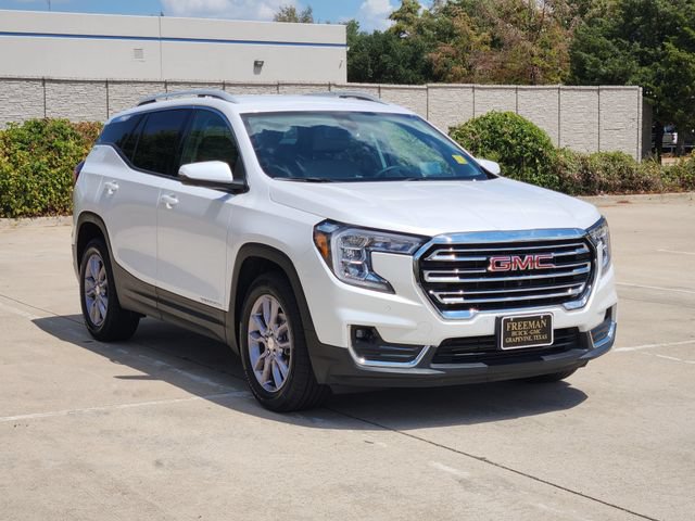 Used 2023 GMC Terrain SLT w/ Infotainment Package II FWD image 4