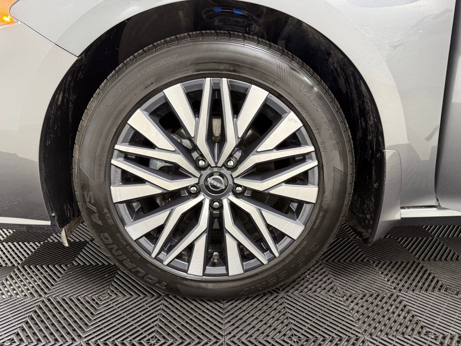 Used 2024 Nissan Altima 2.5 SV w/ SV Premium Package image 10