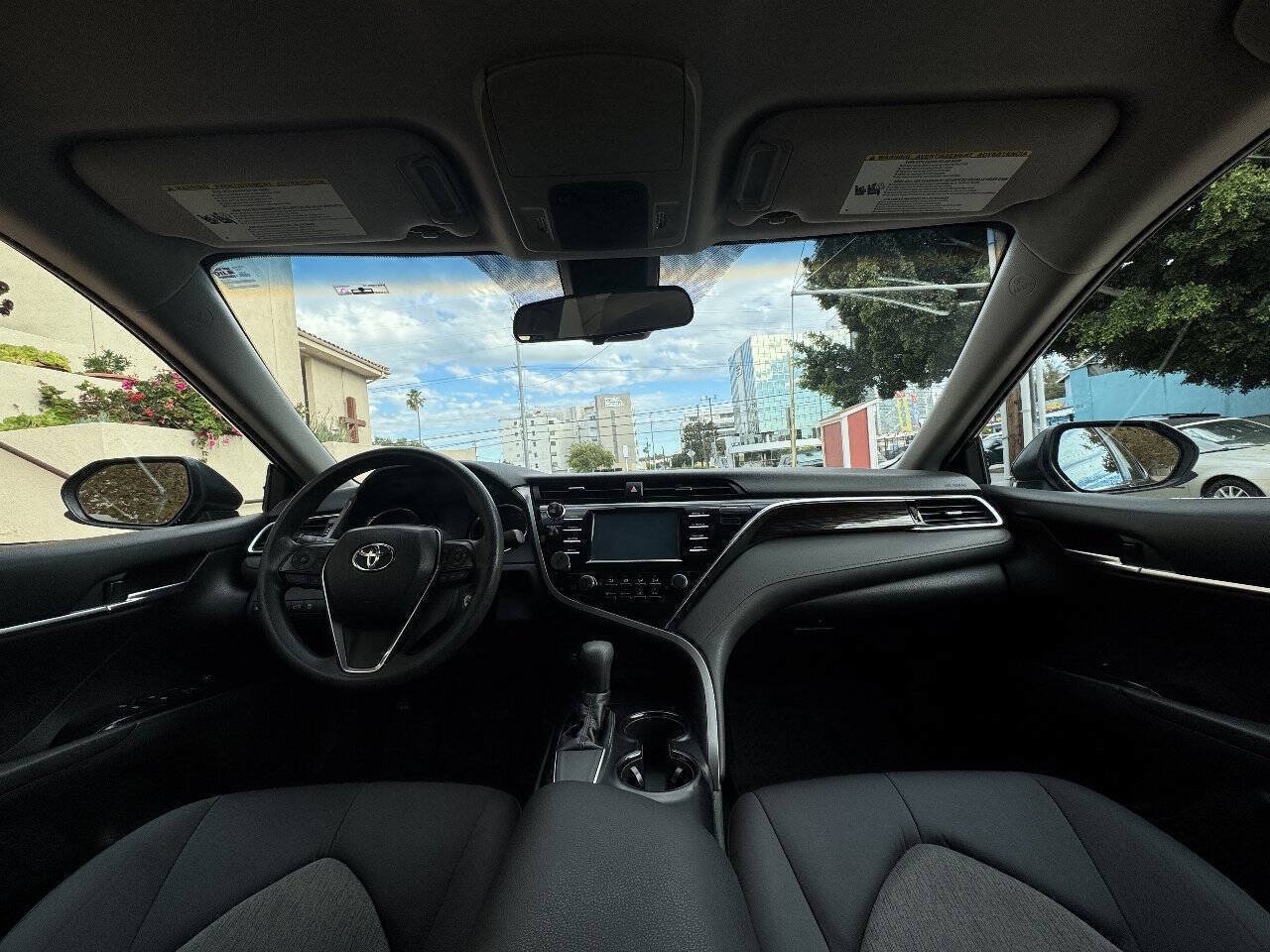 Used 2018 Toyota Camry LE FWD image 19