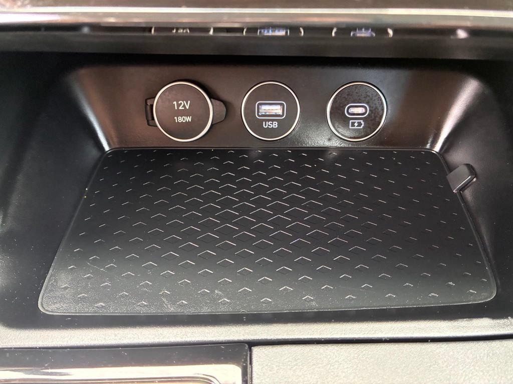 Used 2025 Genesis G70 2.5T AWD/4WD image 31