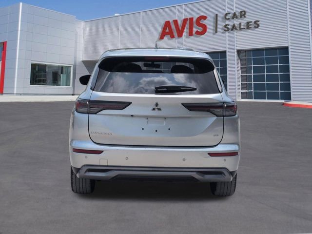 Used 2025 Mitsubishi Outlander SE FWD image 7